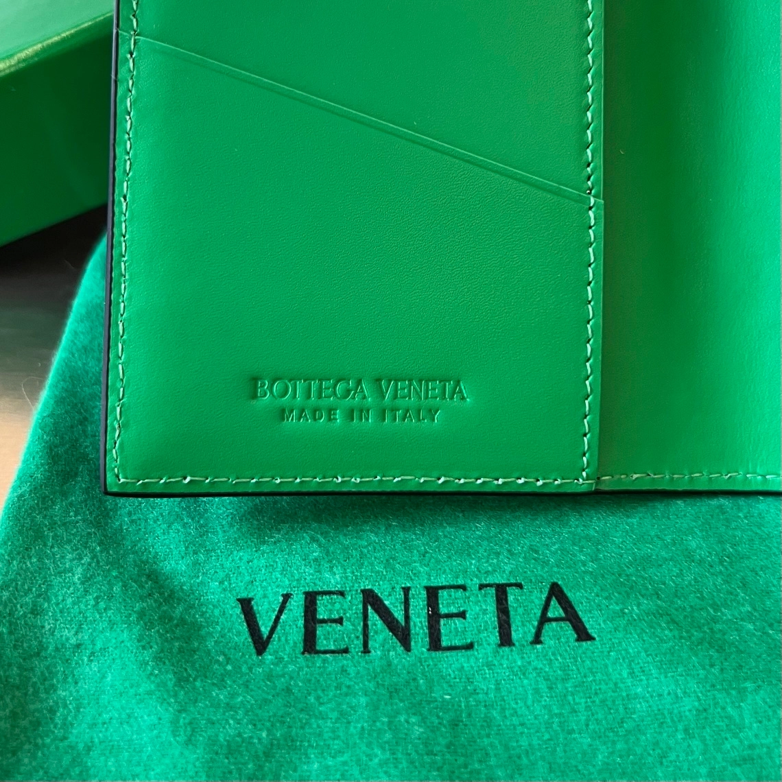 보테가베네타 여권 지갑 (3color) 레플리카 미러급 SA급 S급 고퀄리티  [남성여성공용] best 11