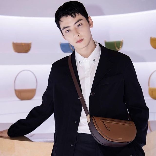 버버리 레플리카 레더 올림피아 백 3