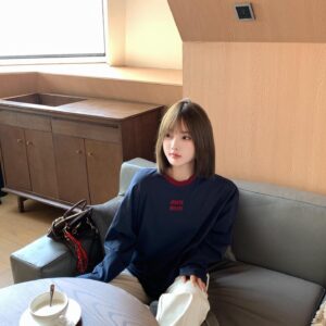 미우미우 코튼 저지 긴팔티 네이비 블루 MJLA31 1841 F0X58 레플리카 미러급 SA급 S급 고퀄리티 하이엔드 최상급 의류 [남성여성공용]