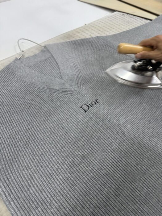 디올 모노그램 자수 양털 V넥 순색 니트 그레이 긴팔 레플리카 미러급 SA급 S급 고퀄리티 하이엔드 최상급 의류 [남성] - best 7