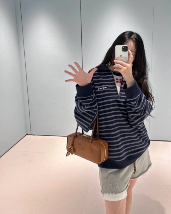 미우미우 스트라이프 지퍼 폴로 셔츠 레플리카 미러급 SA급 S급 고퀄리티 하이엔드 최상급 의류 [여성] - best 3