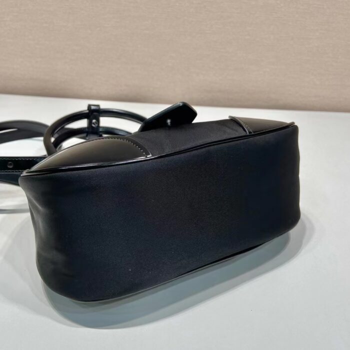 프라다 레플리카 문 패딩 나파 레더 백 9