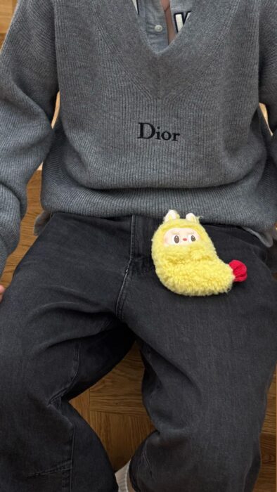 디올 모노그램 자수 양털 V넥 순색 니트 그레이 긴팔 레플리카 미러급 SA급 S급 고퀄리티 하이엔드 최상급 의류 [남성] - best 2