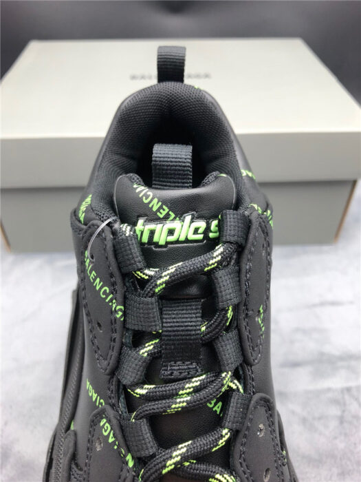 발렌시아가 레플리카 트리플s i8 B050100 26