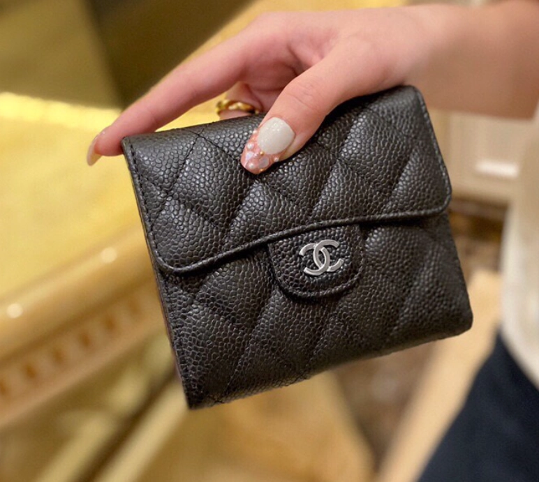 샤넬 클래식 캐비어 플랩 반지갑 레플리카 미러급 SA급 S급 고퀄리티  [여성] 최상급 하이엔드 - best 10