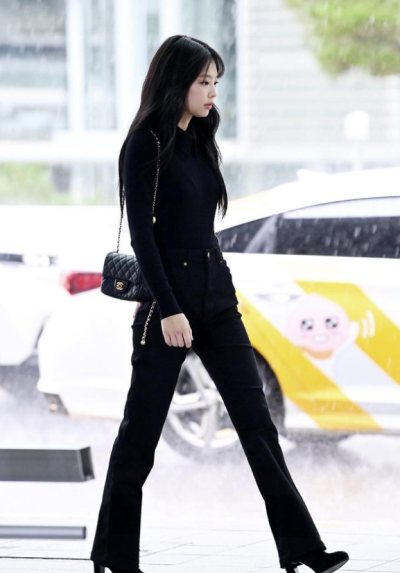 샤넬 레플리카 체인 골든볼 쁘띠삭 램스킨 숄더백 블랙 금장 2