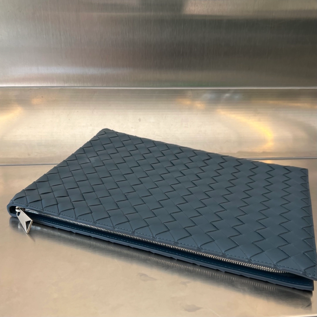 보테가베네타 하프 지퍼 파우치 남성 클러치백 레플리카 미러급 SA급 S급 고퀄리티  [남성여성공용] - best 6