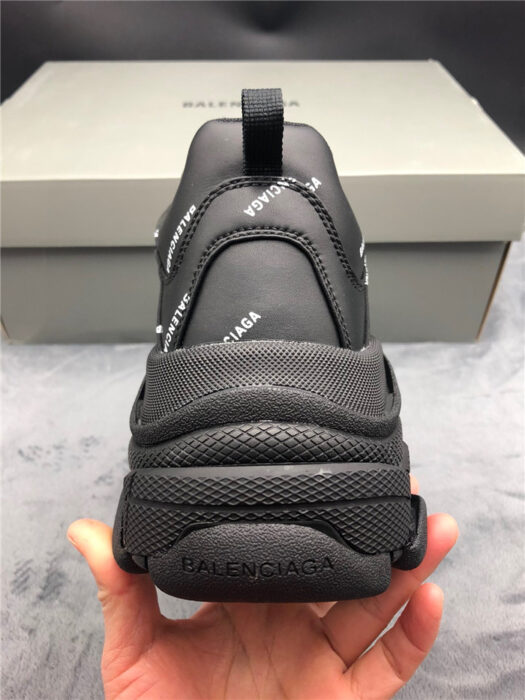 발렌시아가 레플리카 트리플s i8 B050100 18