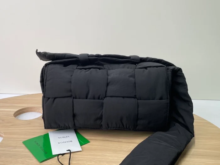 보테가베네타 블랙 패디드 카세트백 레플리카 미러급 SA급 S급 고퀄리티 가방 숄더백 [남성여성공용] best  4