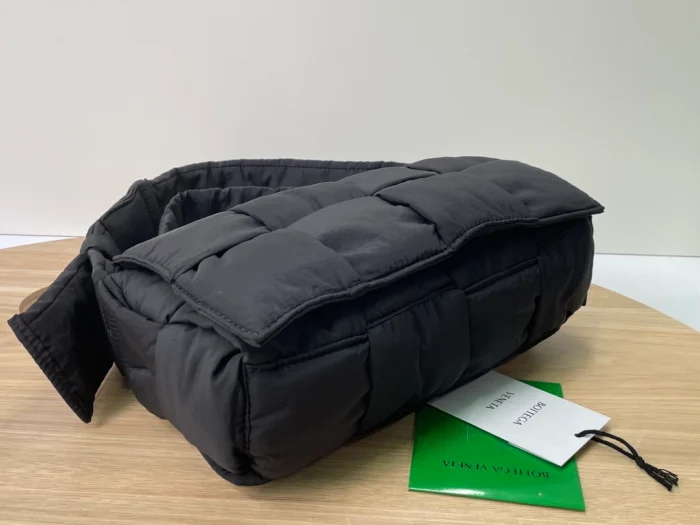 보테가베네타 블랙 패디드 카세트백 레플리카 미러급 SA급 S급 고퀄리티 가방 숄더백 [남성여성공용] best  5