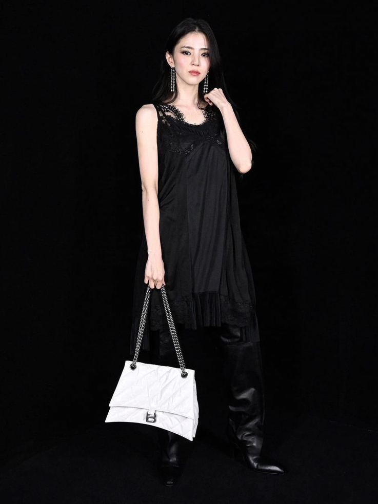 발렌시아가 레플리카 퀼트 크러쉬 미디움 체인백 옵틱 화이트