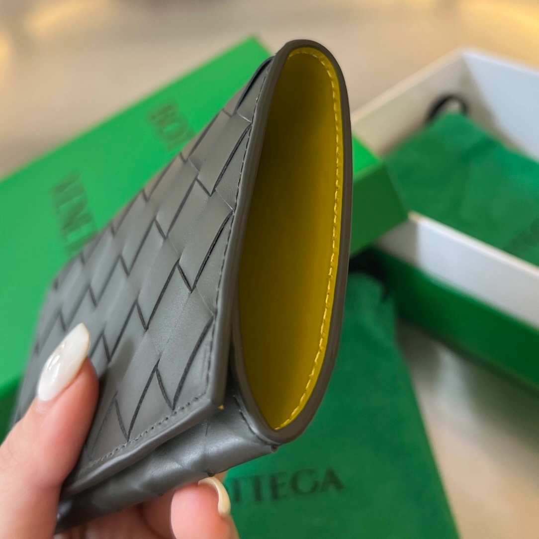 보테가베네타 여권 지갑 (3color) 레플리카 미러급 SA급 S급 고퀄리티  [남성여성공용] best 26