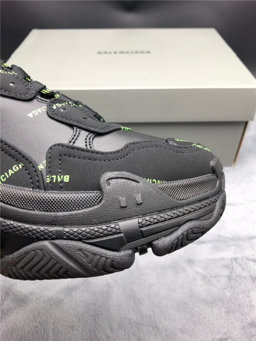 발렌시아가 레플리카 트리플s i8 B050100 24