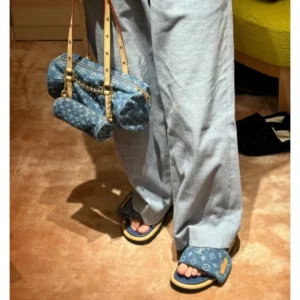 루이비통 풀 필로우 플랫 컴포트 데님 뮬 레플리카 미러급 SA급 S급 고퀄리티 슬리퍼 best  [여성]