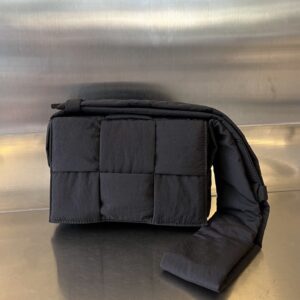 보테가베네타 스몰 패디드 테크 카세트백 레플리카 미러급 SA급 S급 고퀄리티 가방 숄더백 크로스백 [남성여성공용] - best