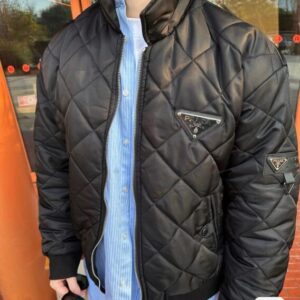 프라다 세모 로고 퀼팅 지퍼 코튼 자켓 블랙 레플리카 미러급 SA급 S급 고퀄리티 하이엔드 최상급 의류 [남성여성공용] - best