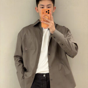 로에베 포켓 아나그램 자수 코튼 긴팔 셔츠 올리브 레플리카 미러급 SA급 S급 고퀄리티 하이엔드 최상급 의류 [남성여성공용]