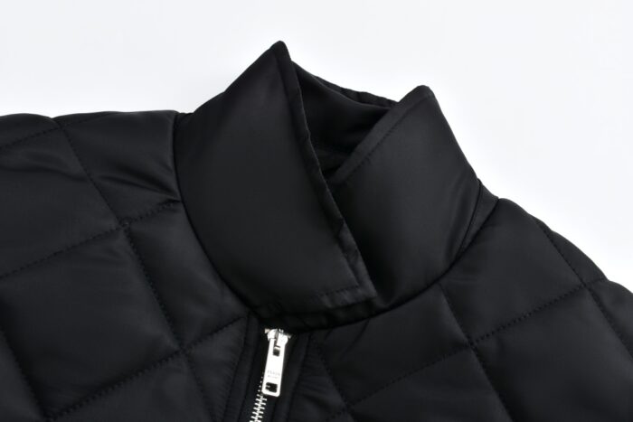 프라다 세모 로고 퀼팅 지퍼 코튼 자켓 블랙 레플리카 미러급 SA급 S급 고퀄리티 하이엔드 최상급 의류 [남성여성공용] - best 5