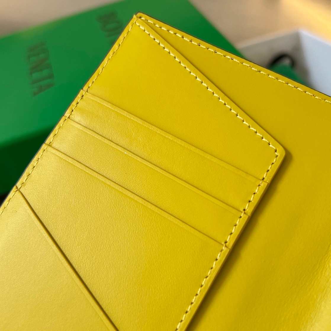 보테가베네타 여권 지갑 (3color) 레플리카 미러급 SA급 S급 고퀄리티  [남성여성공용] best 27