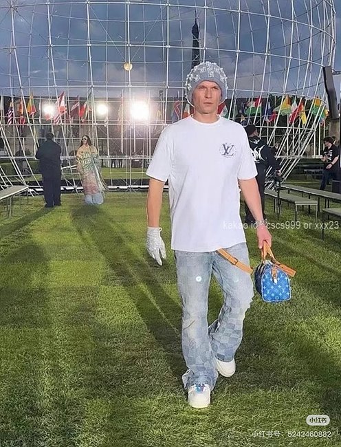 루이비통 반팔 라운드 티셔츠 (2 color) 레플리카 미러급 SA급 S급 고퀄리티 의류 [남성여성공용] - best 4