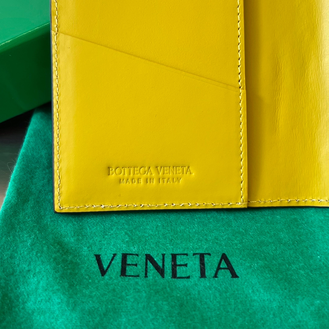 보테가베네타 여권 지갑 (3color) 레플리카 미러급 SA급 S급 고퀄리티  [남성여성공용] best 25