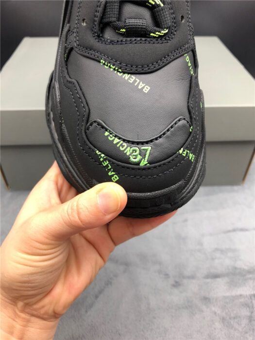 발렌시아가 레플리카 트리플s i8 B050100 25