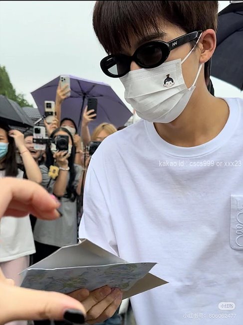 로에베 (2 color) 반팔 라운드티셔츠 레플리카 미러급 SA급 S급 고퀄리티 하이엔드 최상급 셀럽 의류 [남성여성공용] - best 4