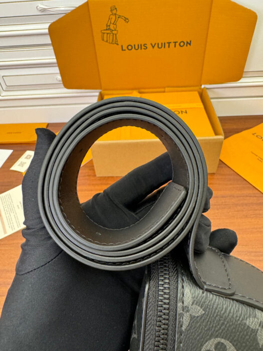 루이비통 LV 문 크로스바디 M23835 [매장-250만원대] 레플리카 미러급 SA급 S급 고퀄리티 best 크로스백 [남성여성공용] 16