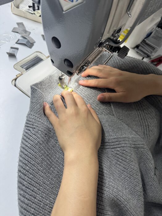 디올 모노그램 자수 양털 V넥 순색 니트 그레이 긴팔 레플리카 미러급 SA급 S급 고퀄리티 하이엔드 최상급 의류 [남성] - best 11