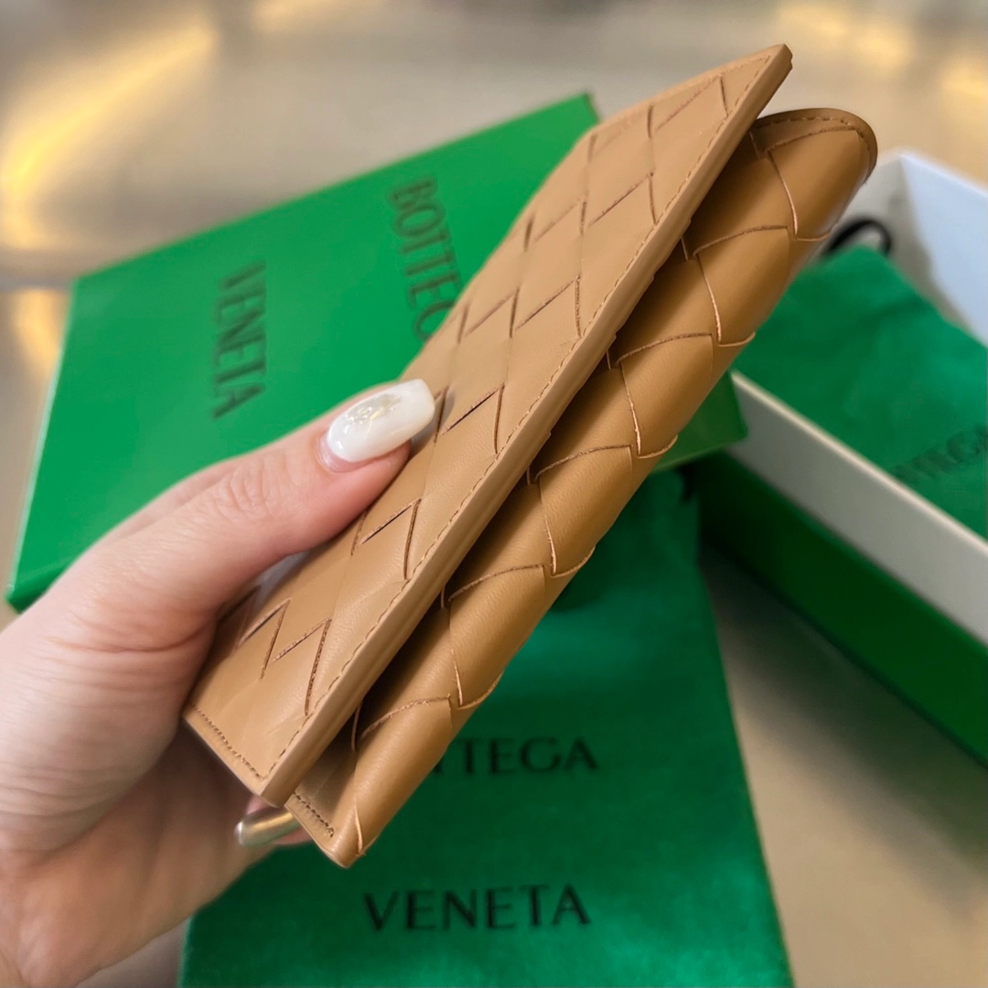 보테가베네타 여권 지갑 (3color) 레플리카 미러급 SA급 S급 고퀄리티  [남성여성공용] best 4