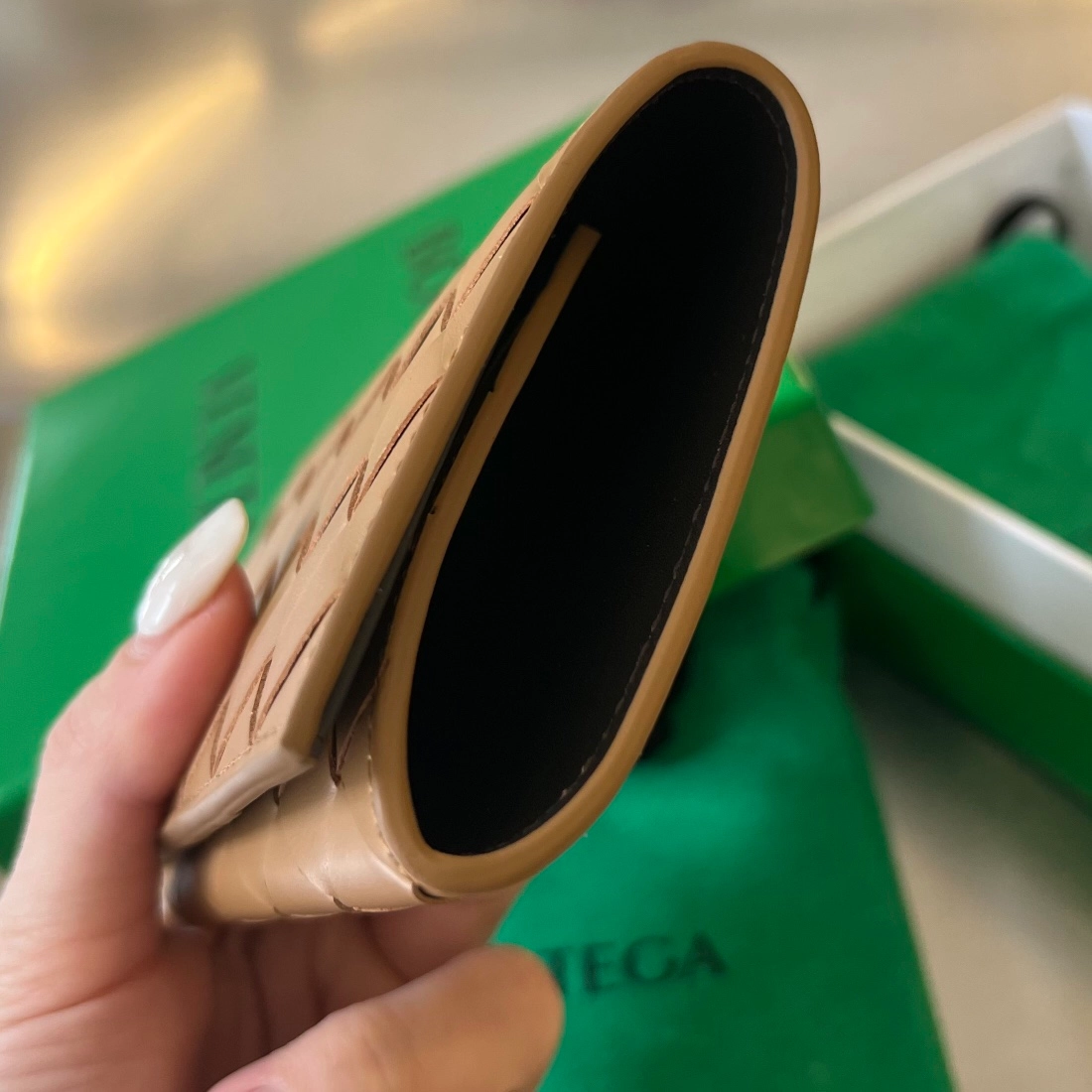 보테가베네타 여권 지갑 (3color) 레플리카 미러급 SA급 S급 고퀄리티  [남성여성공용] best 7