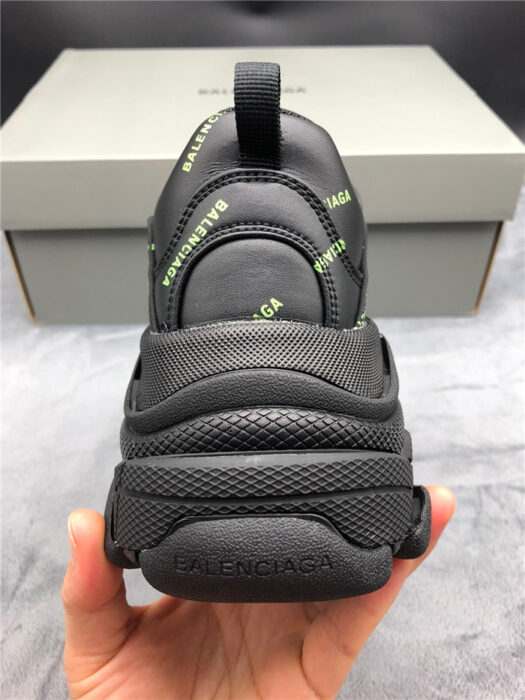 발렌시아가 레플리카 트리플s i8 B050100 27