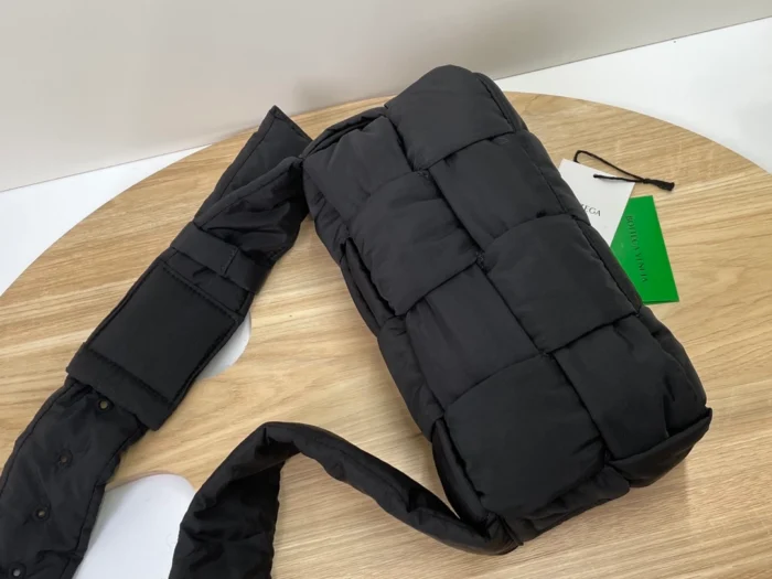 보테가베네타 블랙 패디드 카세트백 레플리카 미러급 SA급 S급 고퀄리티 가방 숄더백 [남성여성공용] best  7