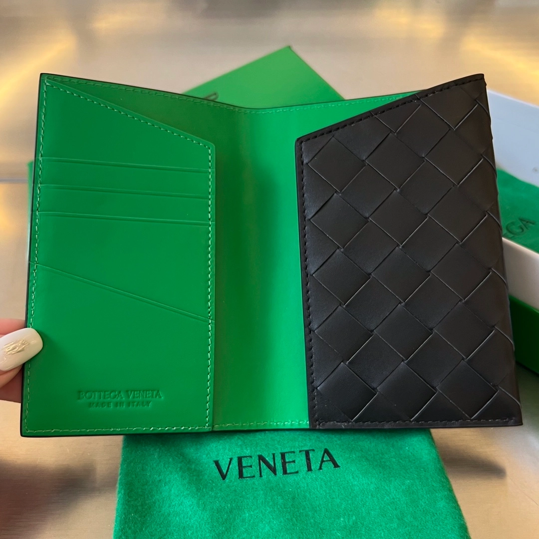 보테가베네타 여권 지갑 (3color) 레플리카 미러급 SA급 S급 고퀄리티  [남성여성공용] best 15
