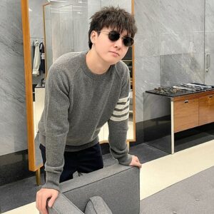 톰브라운 니트 레플리카 미러급 SA급 S급 고퀄리티 긴팔 라운드 [남성여성공용] - best