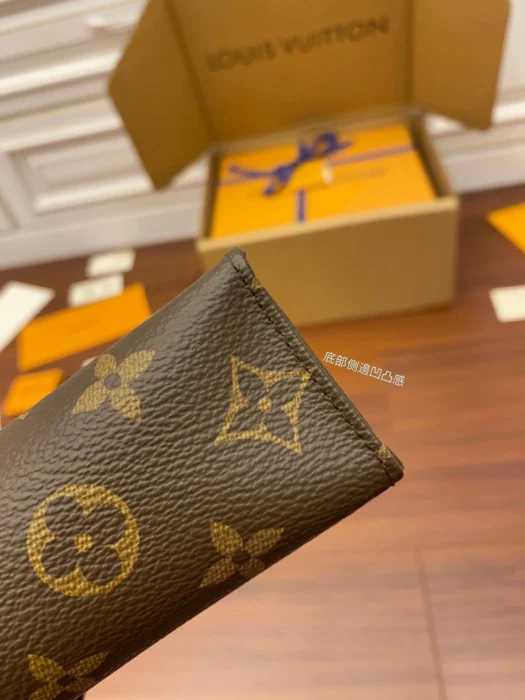 루이비통 포쉐트 토일렛 19 클러치 레플리카 미러급 SA급 S급 고퀄리티  [남성여성공용]M47544 최상급 하이엔드 - thebest 3