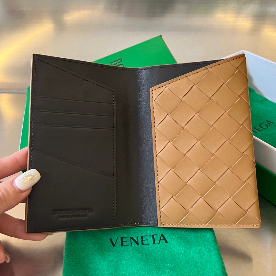 보테가베네타 여권 지갑 (3color) 레플리카 미러급 SA급 S급 고퀄리티  [남성여성공용] best 6