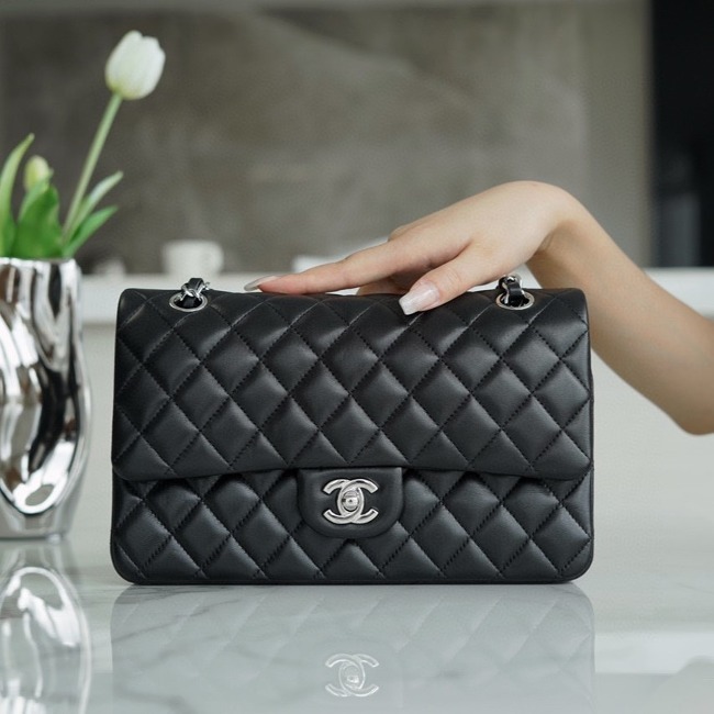 샤넬 레플리카 클래식 램스킨 은장 미듐 [블랙]