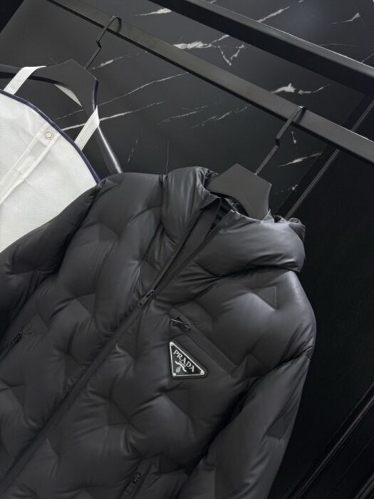 프라다 트라이앵글 엠보 다운 패딩 자켓 레플리카 미러급 SA급 S급 고퀄리티 하이엔드 최상급 의류 [남성] 최상급 하이엔드 - best 9