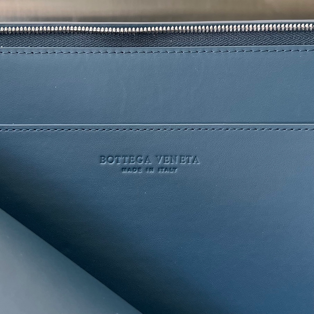 보테가베네타 하프 지퍼 파우치 남성 클러치백 레플리카 미러급 SA급 S급 고퀄리티  [남성여성공용] - best 8