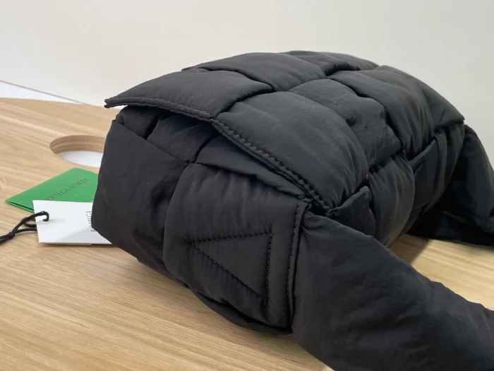 보테가베네타 블랙 패디드 카세트백 레플리카 미러급 SA급 S급 고퀄리티 가방 숄더백 [남성여성공용] best  11