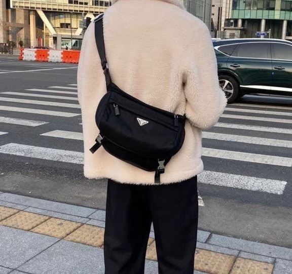프라다 바이커백 리나일론 메신저백 레플리카 미러급 SA급 S급 고퀄리티 최상급 하이엔드 가방 크로스백 숄더백 [남성여성공용] - best