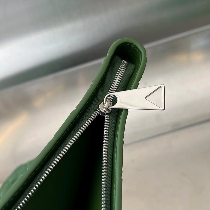 보테가베네타 하프 지퍼 파우치 클러치백 (10COLOR) 레플리카 미러급 SA급 S급 고퀄리티  [남성여성공용] - best 18