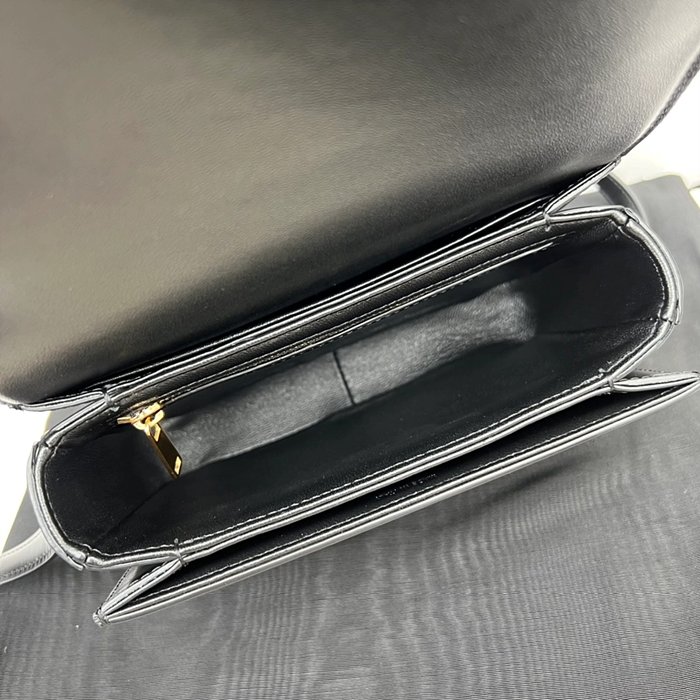 셀린느 레플리카 샤이니 카프스킨 틴 트리오페 백 188423BF4 19