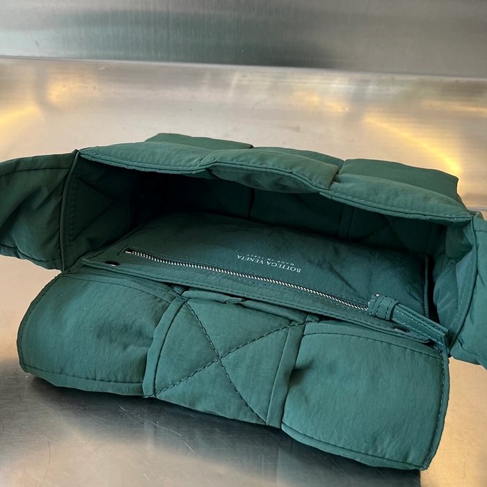 보테가베네타 스몰 패디드 테크 카세트백 레플리카 미러급 SA급 S급 고퀄리티 가방 숄더백 크로스백 [남성여성공용] - best 21