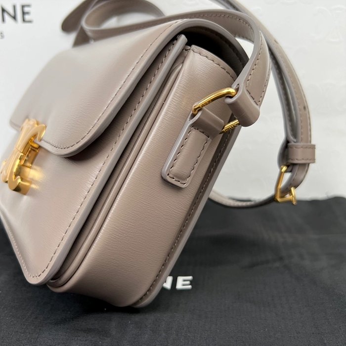 셀린느 레플리카 샤이니 카프스킨 틴 트리오페 백 188423BF4 23