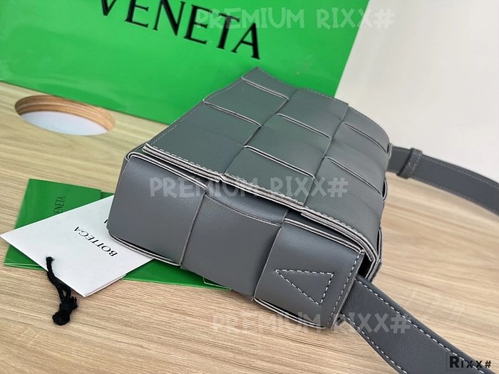 보테가 레플리카 인트레치아토 카세트백 578004 22