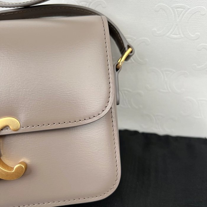 셀린느 레플리카 샤이니 카프스킨 틴 트리오페 백 188423BF4 24