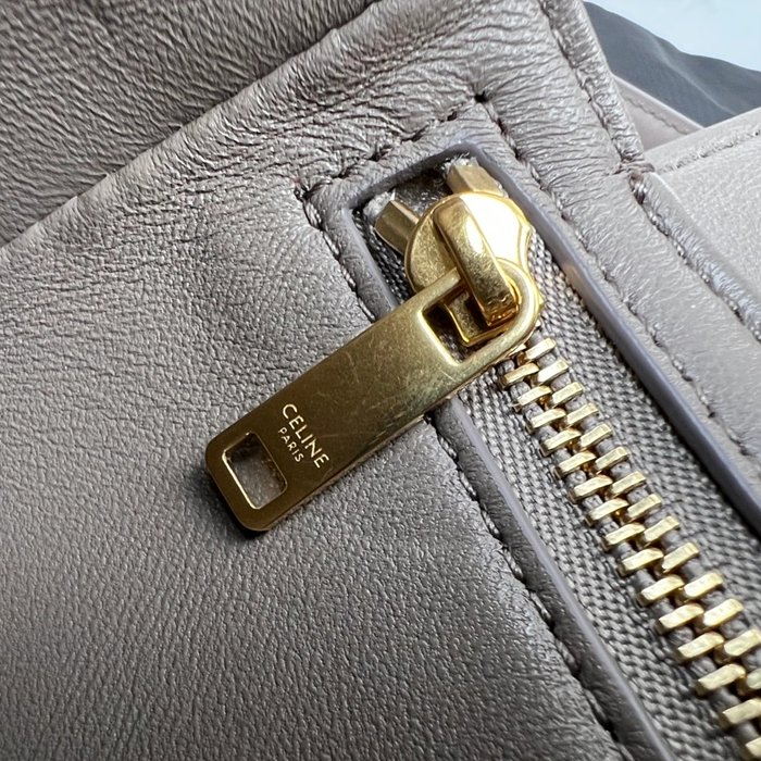 셀린느 레플리카 샤이니 카프스킨 틴 트리오페 백 188423BF4 28