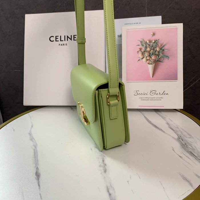 셀린느 레플리카 샤이니 카프스킨 틴 트리오페 백 188423BF4 39